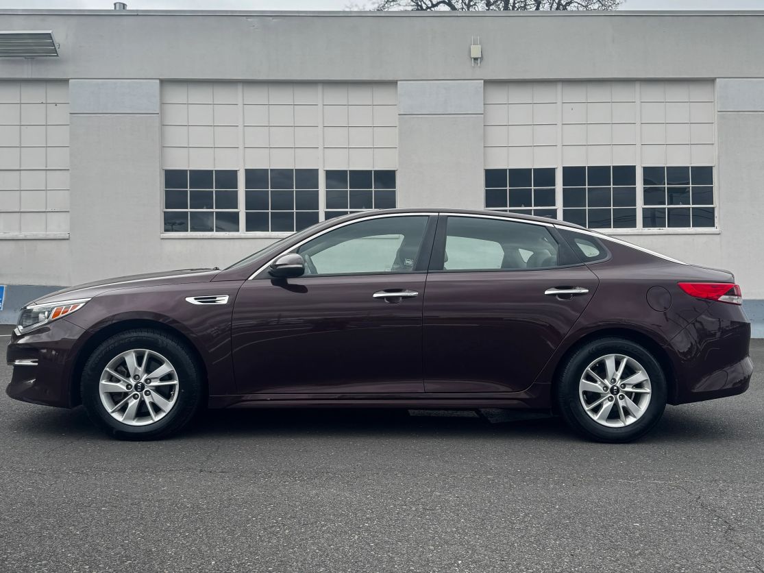 2016 KIA Optima GL - Photo 4