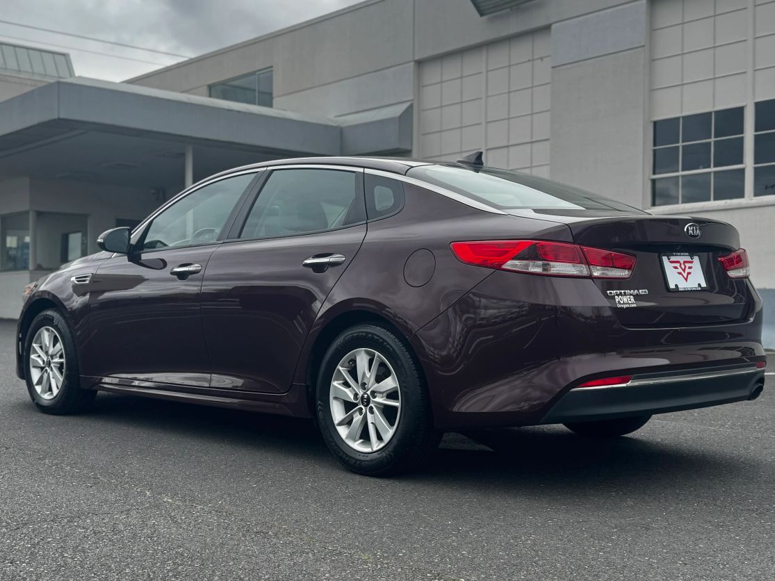 2016 KIA Optima GL - Photo 6