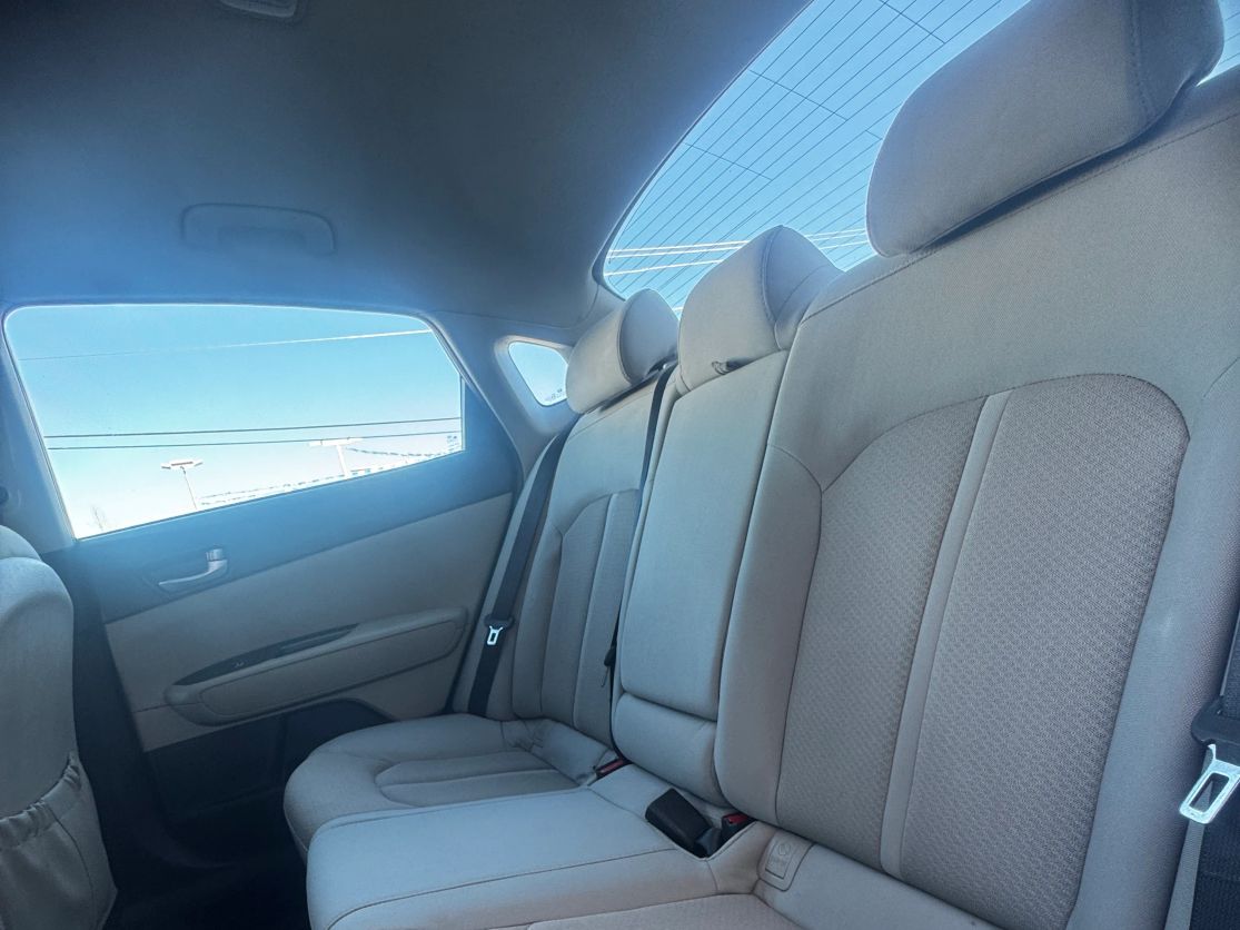 2016 KIA Optima GL - Photo 12