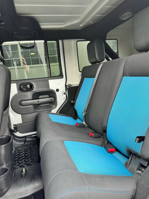 2010 JEEP Wrangler Unlimited X - Photo 12