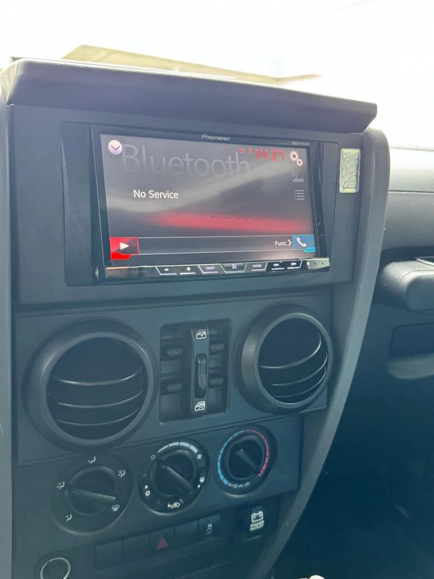 2010 JEEP Wrangler Unlimited X - Photo 16