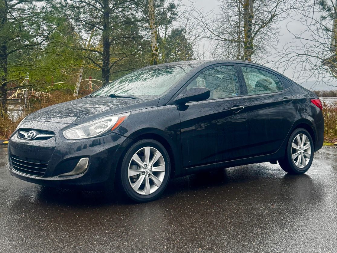2013 HYUNDAI Accent GLS Premium/ SE - Photo 2