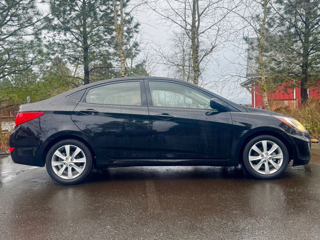 2013 HYUNDAI Accent GLS Premium/ SE - Photo 3