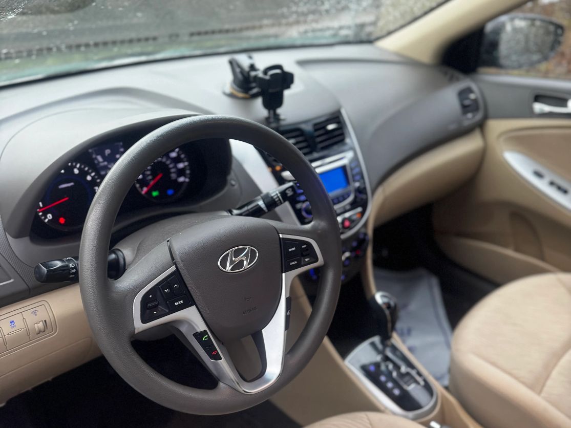 2013 HYUNDAI Accent GLS Premium/ SE - Photo 9