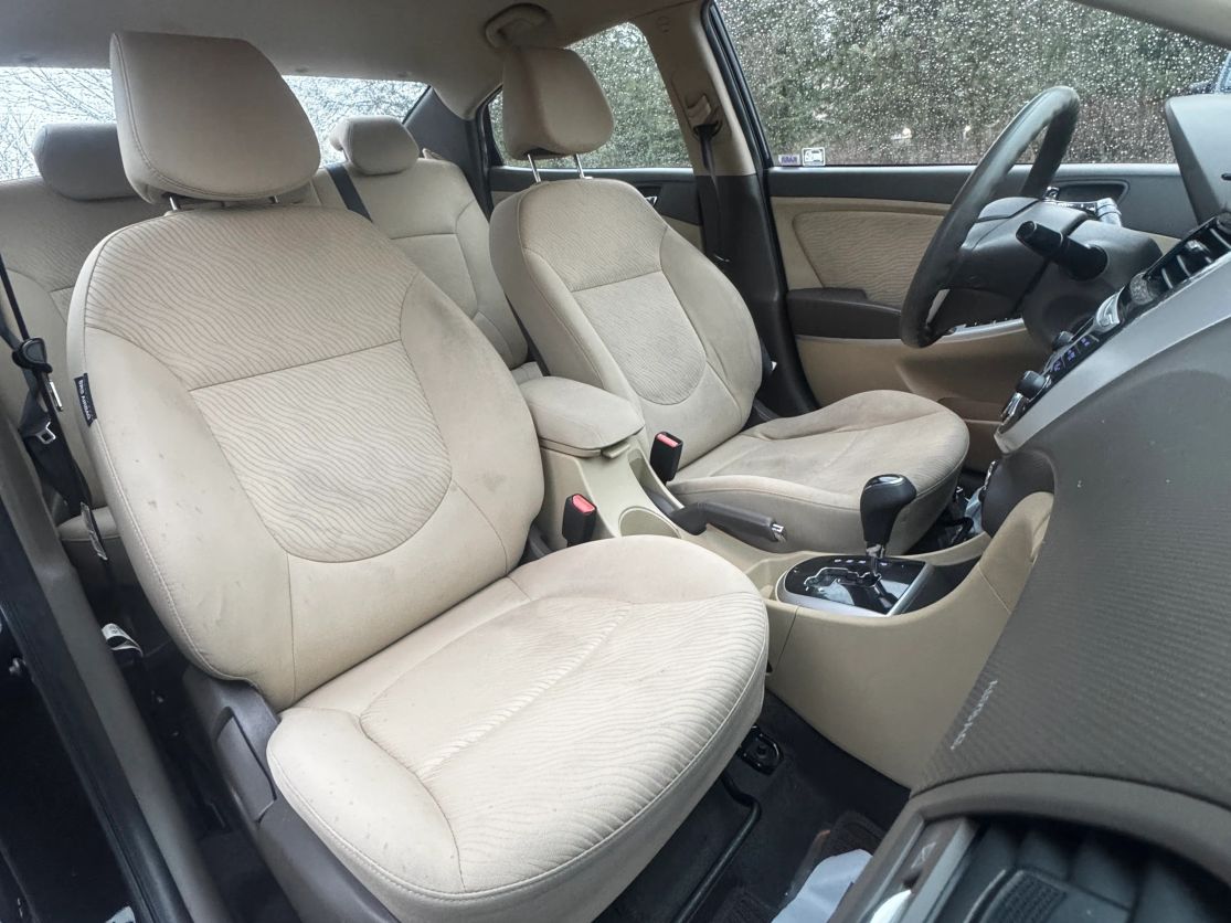 2013 HYUNDAI Accent GLS Premium/ SE - Photo 11