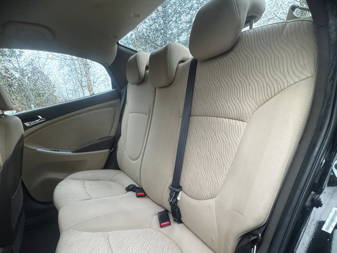 2013 HYUNDAI Accent GLS Premium/ SE - Photo 12