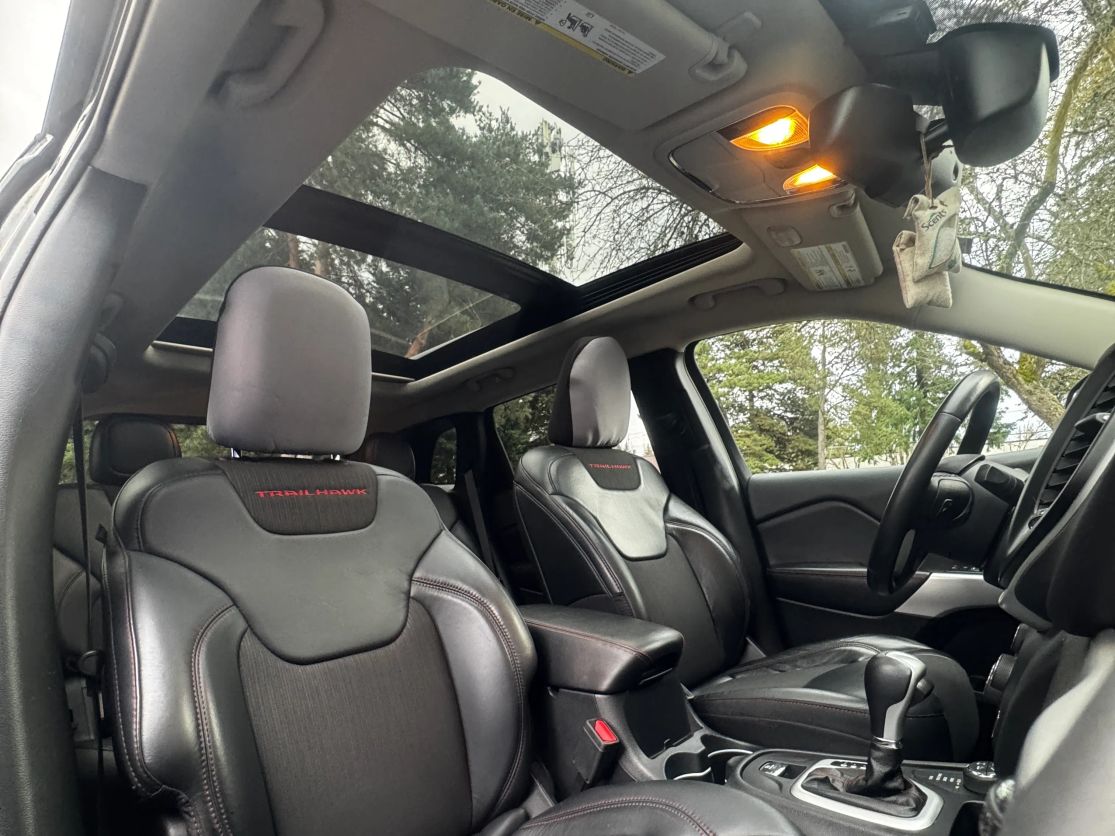 2017 JEEP Cherokee Trailhawk - Photo 11