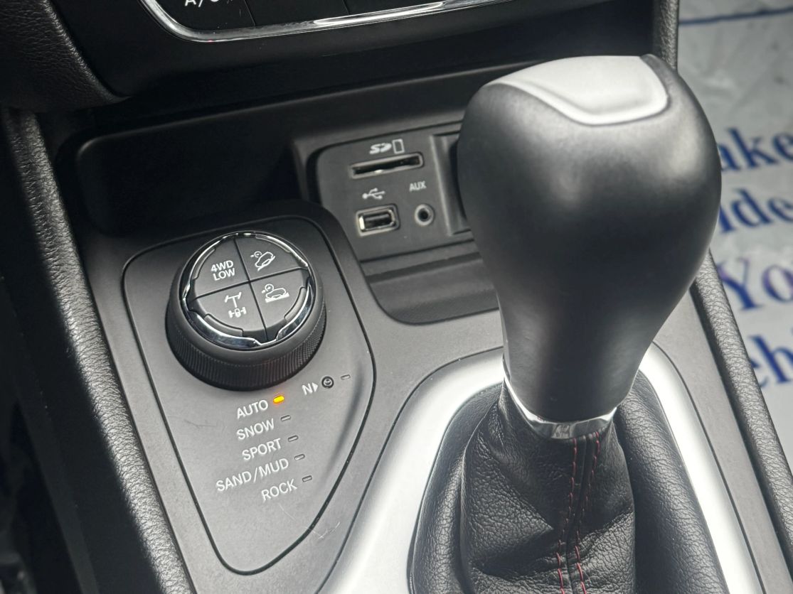 2017 JEEP Cherokee Trailhawk - Photo 19