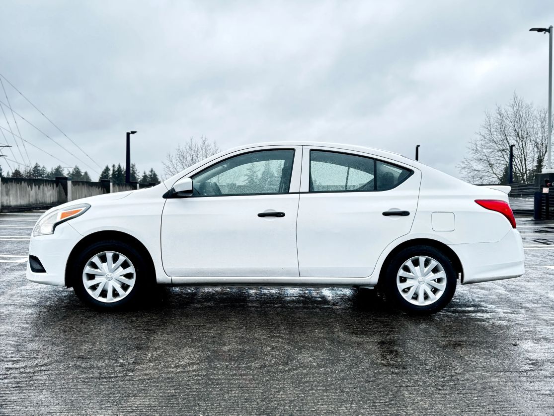 2017 NISSAN Versa - Photo 4