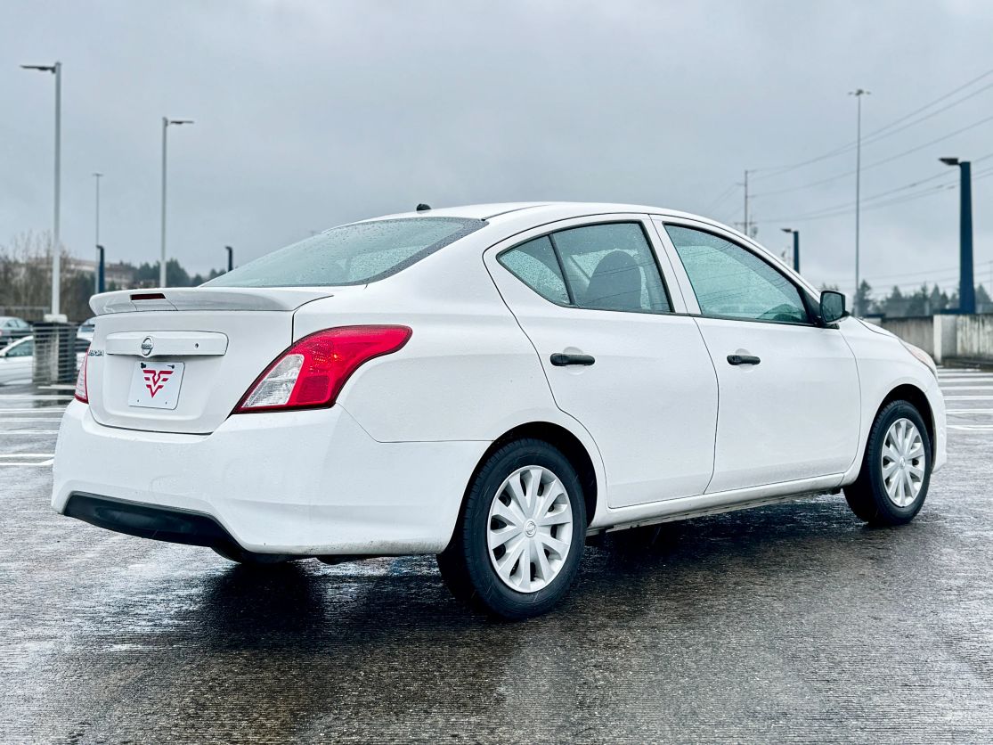 2017 NISSAN Versa - Photo 5