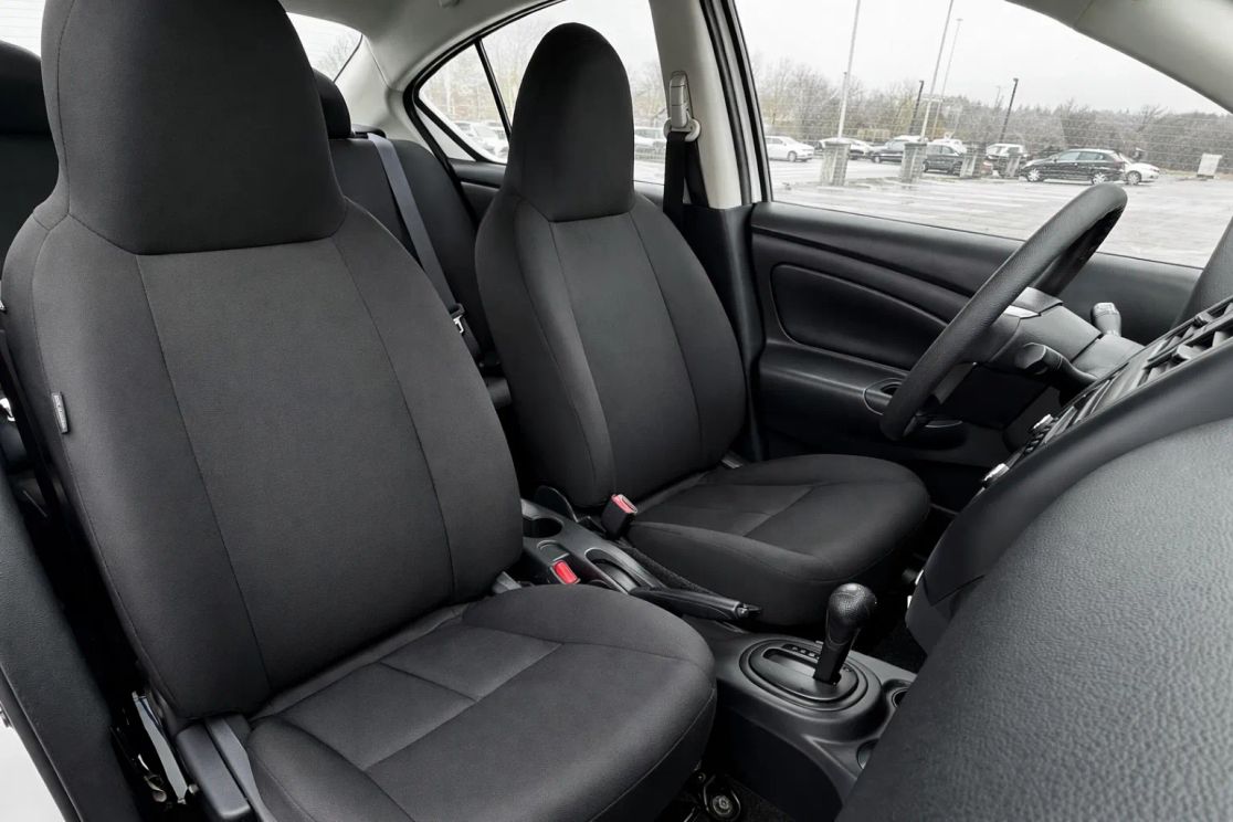 2017 NISSAN Versa - Photo 11