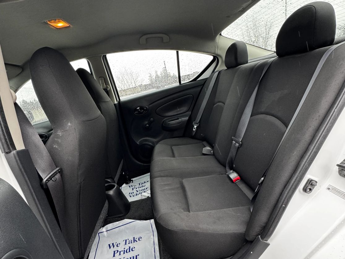 2017 NISSAN Versa - Photo 13