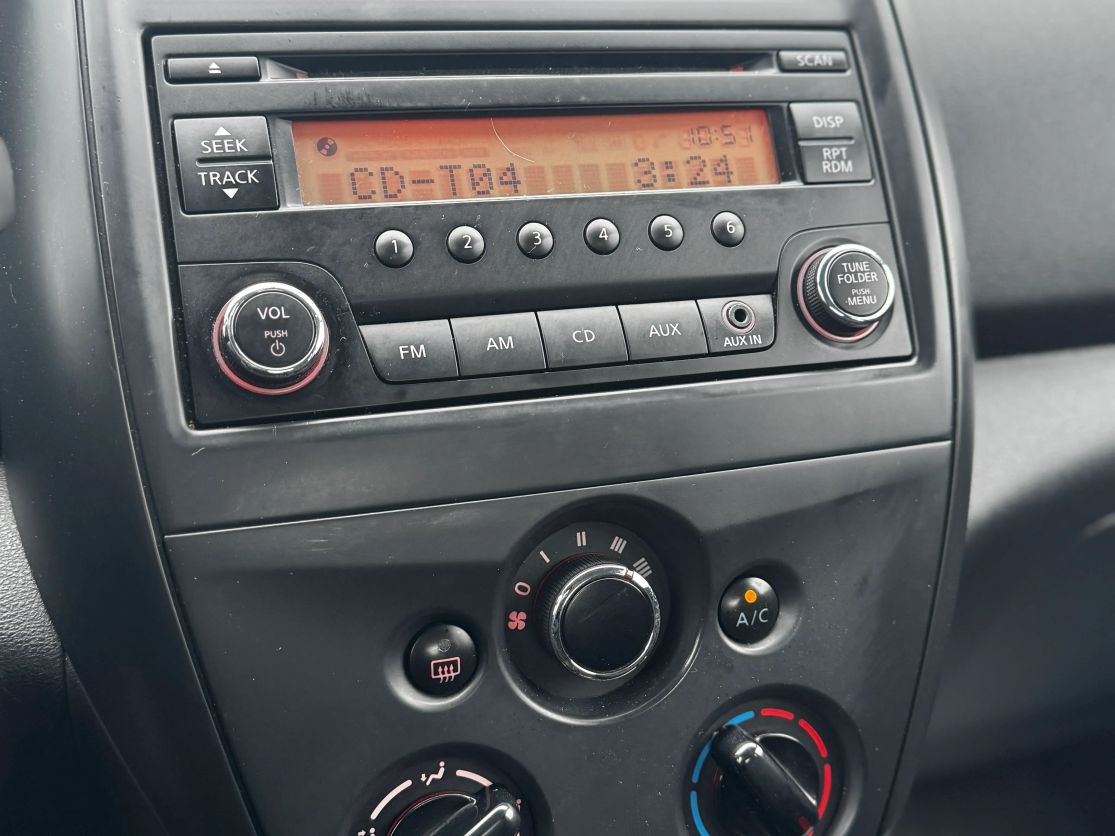 2017 NISSAN Versa - Photo 17